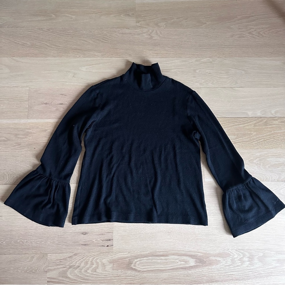 BLACK KNIT WOMEN'S SWEATER - SIZE MEDIUM
